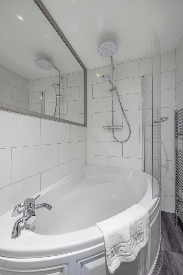 Cotswold Manor House - Country House Retreat With Hot Tub, Ideal For Large Groups Petty France Ngoại thất bức ảnh