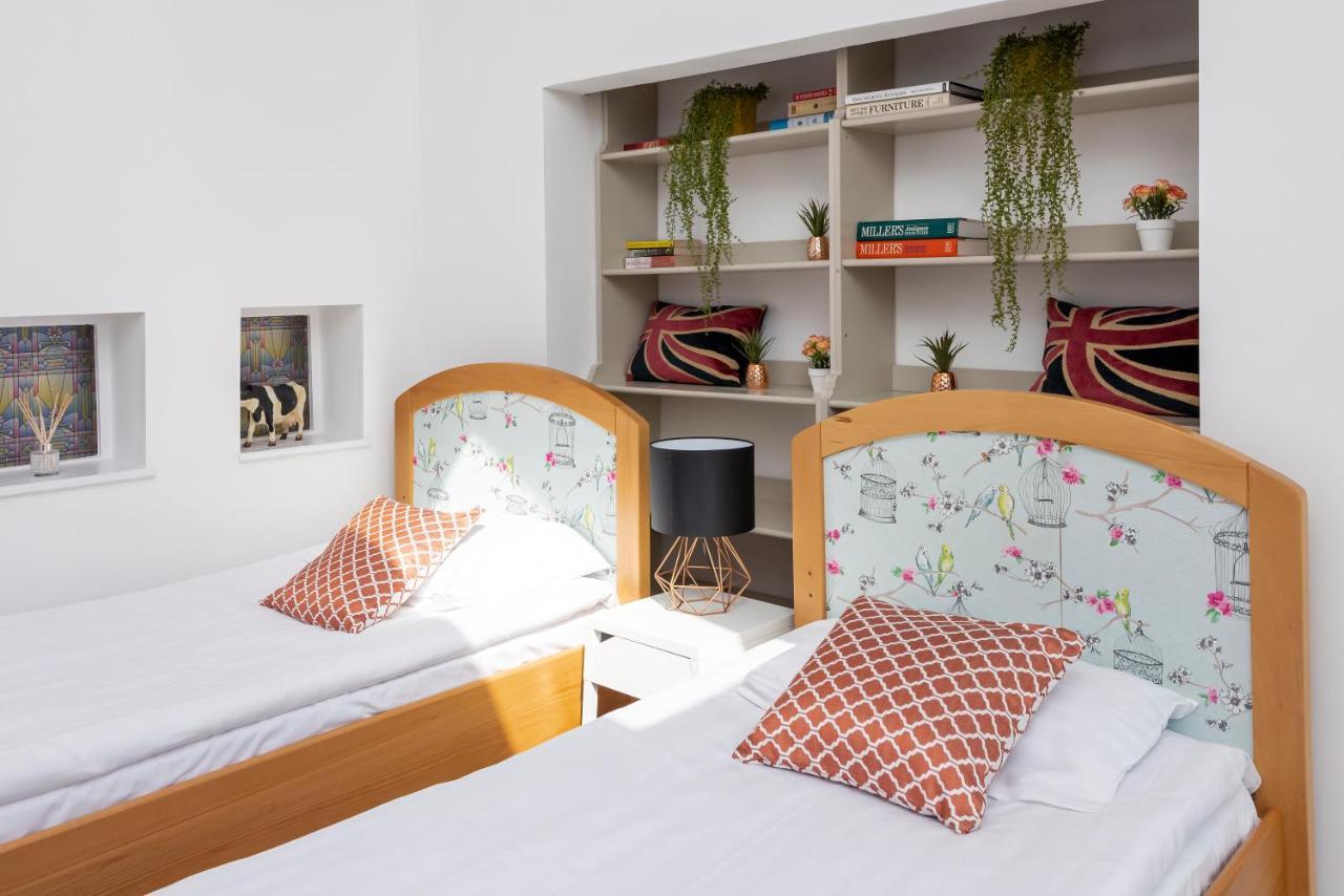 Cotswold Manor House - Country House Retreat With Hot Tub, Ideal For Large Groups Petty France Ngoại thất bức ảnh